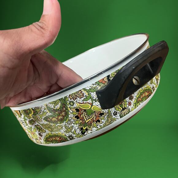 Vintage 70’s Enameled Cast Iron Covered Pot/ Baking 9" Diameter Granny Cottage - Picture 12 of 14